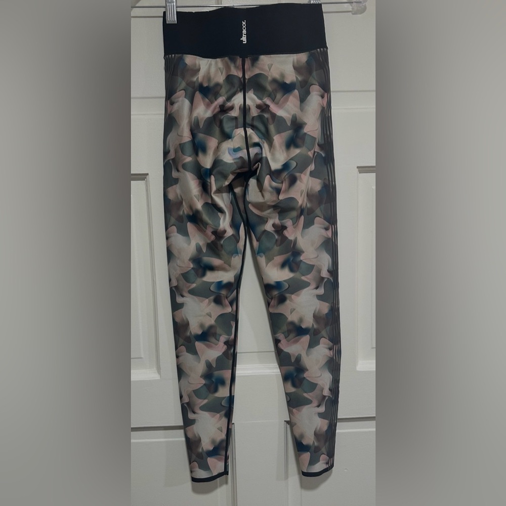 Ultracor women’s pink Camouflage Leggings - size XS - Picture 4 of 5